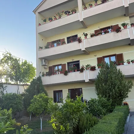 Villa's Daci 公寓 地拉那